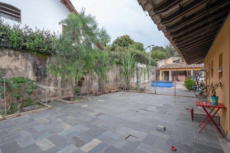 Casa à venda com 355m², 4 quartos e 8 vagas Casa à venda com 355m², 4 quartos e 8 vagasQuintal