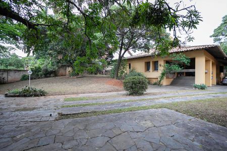 Casa à venda com 355m², 4 quartos e 8 vagas Casa à venda com 355m², 4 quartos e 8 vagasQuintal