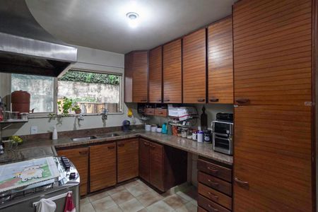 Casa à venda com 355m², 4 quartos e 8 vagas Casa à venda com 355m², 4 quartos e 8 vagasCozinha