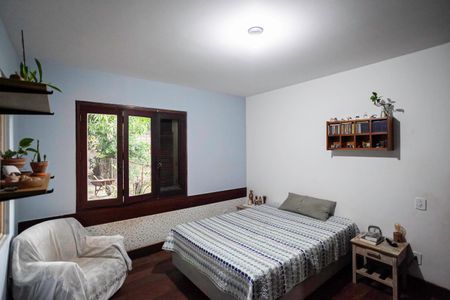 Casa à venda com 355m², 4 quartos e 8 vagas Casa à venda com 355m², 4 quartos e 8 vagasSemi suíte 1