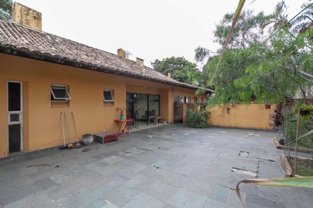 Casa à venda com 355m², 4 quartos e 8 vagas Casa à venda com 355m², 4 quartos e 8 vagasQuintal