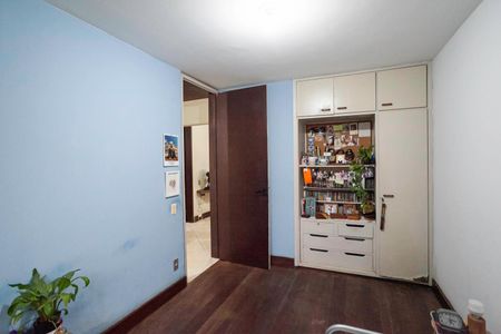 Casa à venda com 355m², 4 quartos e 8 vagas Casa à venda com 355m², 4 quartos e 8 vagasQuarto