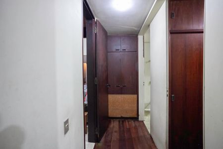 Casa à venda com 355m², 4 quartos e 8 vagas Casa à venda com 355m², 4 quartos e 8 vagasCloset da suíte