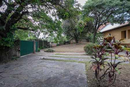 Casa à venda com 355m², 4 quartos e 8 vagas Casa à venda com 355m², 4 quartos e 8 vagasQuintal
