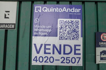 Casa à venda com 355m², 4 quartos e 8 vagas Casa à venda com 355m², 4 quartos e 8 vagasFachada