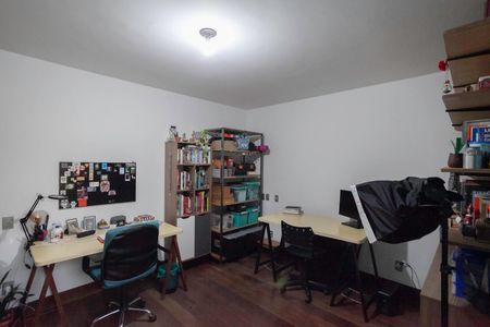 Casa à venda com 355m², 4 quartos e 8 vagas Casa à venda com 355m², 4 quartos e 8 vagasSuíte