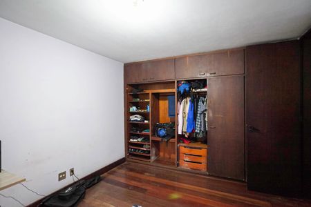 Casa à venda com 355m², 4 quartos e 8 vagas Casa à venda com 355m², 4 quartos e 8 vagasSemi suíte 2