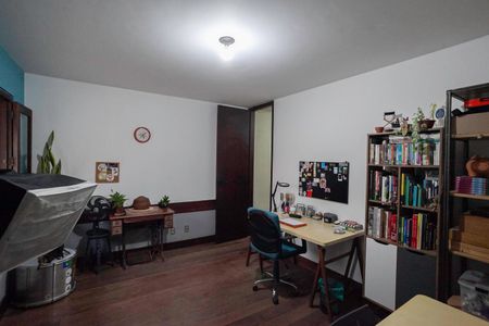 Casa à venda com 355m², 4 quartos e 8 vagas Casa à venda com 355m², 4 quartos e 8 vagasSuíte