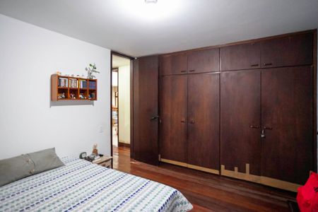 Casa à venda com 355m², 4 quartos e 8 vagas Casa à venda com 355m², 4 quartos e 8 vagasSemi suíte 1