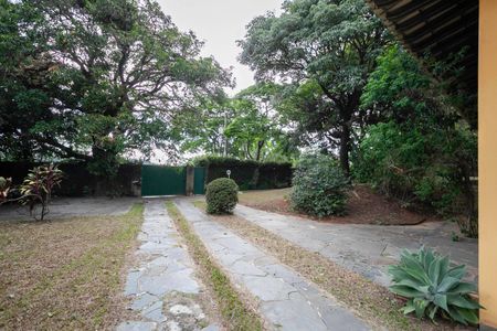 Casa à venda com 355m², 4 quartos e 8 vagas Casa à venda com 355m², 4 quartos e 8 vagasEntrada