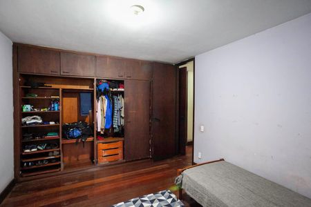 Casa à venda com 355m², 4 quartos e 8 vagas Casa à venda com 355m², 4 quartos e 8 vagasSemi suíte 2