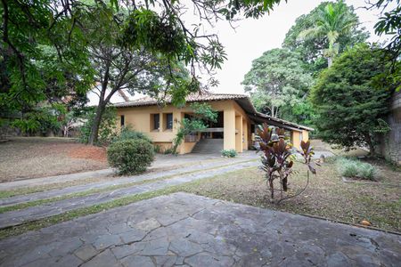 Casa à venda com 355m², 4 quartos e 8 vagas Casa à venda com 355m², 4 quartos e 8 vagasQuintal