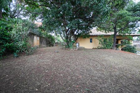 Casa à venda com 355m², 4 quartos e 8 vagas Casa à venda com 355m², 4 quartos e 8 vagasQuintal