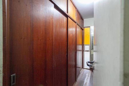 Casa à venda com 355m², 4 quartos e 8 vagas Casa à venda com 355m², 4 quartos e 8 vagasCloset da suíte