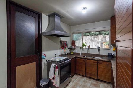 Casa à venda com 355m², 4 quartos e 8 vagas Casa à venda com 355m², 4 quartos e 8 vagasCozinha