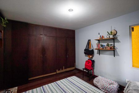 Casa à venda com 355m², 4 quartos e 8 vagas Casa à venda com 355m², 4 quartos e 8 vagasSemi suíte 1