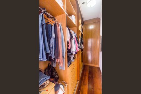 Casa de condomínio para alugar com 650m², 6 quartos e 6 vagasCloset da suíte