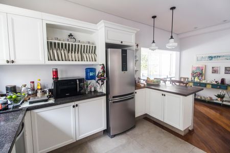 Casa de condomínio para alugar com 650m², 6 quartos e 6 vagasCozinha