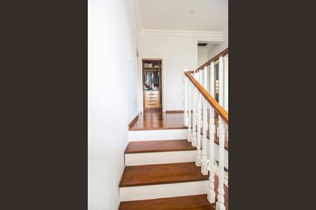 Casa de condomínio para alugar com 650m², 6 quartos e 6 vagasEscada