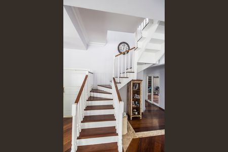 Casa de condomínio para alugar com 650m², 6 quartos e 6 vagasEscada