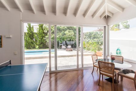 Casa de condomínio para alugar com 650m², 6 quartos e 6 vagasSala 