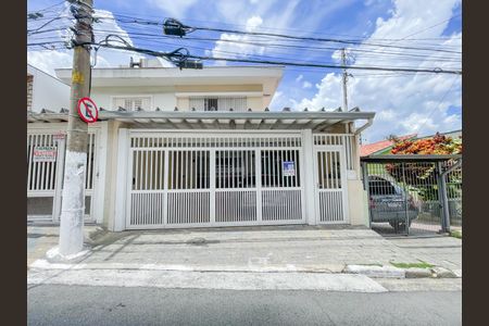 Casa à venda com 148m², 3 quartos e 2 vagas Casa à venda com 148m², 3 quartos e 2 vagasFachada