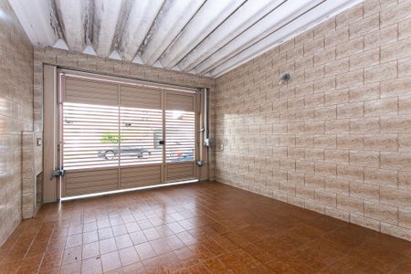 Casa à venda com 180m², 2 quartos e 2 vagas Casa à venda com 180m², 2 quartos e 2 vagasGaragem