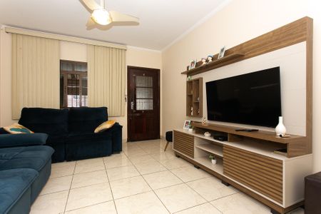 Casa à venda com 180m², 2 quartos e 2 vagas Casa à venda com 180m², 2 quartos e 2 vagasSala