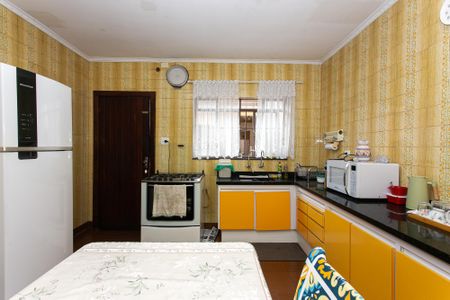 Casa à venda com 180m², 2 quartos e 2 vagas Casa à venda com 180m², 2 quartos e 2 vagasCozinha