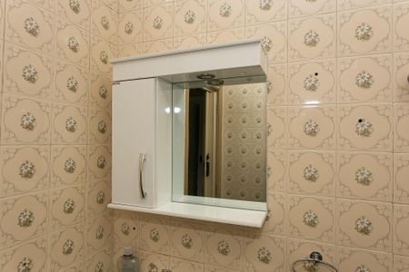 Casa à venda com 180m², 2 quartos e 2 vagas Casa à venda com 180m², 2 quartos e 2 vagasBanheiro 1