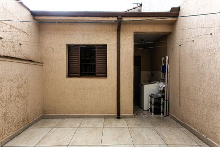 Casa à venda com 180m², 2 quartos e 2 vagas Casa à venda com 180m², 2 quartos e 2 vagasQuintal