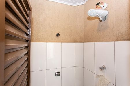 Casa à venda com 180m², 2 quartos e 2 vagas Casa à venda com 180m², 2 quartos e 2 vagasBanheiro de Serviço