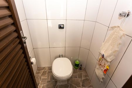 Casa à venda com 180m², 2 quartos e 2 vagas Casa à venda com 180m², 2 quartos e 2 vagasBanheiro de Serviço