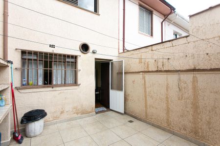 Casa à venda com 180m², 2 quartos e 2 vagas Casa à venda com 180m², 2 quartos e 2 vagasQuintal