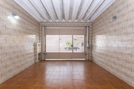 Casa à venda com 180m², 2 quartos e 2 vagas Casa à venda com 180m², 2 quartos e 2 vagasGaragem