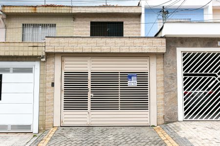 Casa à venda com 180m², 2 quartos e 2 vagas Casa à venda com 180m², 2 quartos e 2 vagasFachada