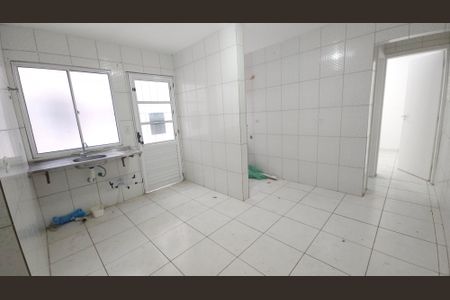 Cozinha de apartamento para alugar com 1 quarto, 34m² em Vila Ré, São Paulo