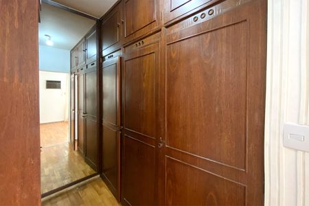 Apartamento para alugar com 230m², 4 quartos e 3 vagasCloset da suíte 1