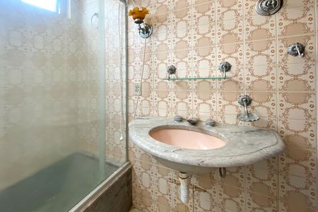 Apartamento para alugar com 230m², 4 quartos e 3 vagasBanheiro da Suíte 1