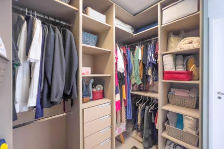 Apartamento à venda com 127m², 3 quartos e 2 vagas Apartamento à venda com 127m², 3 quartos e 2 vagasCloset do quarto 2