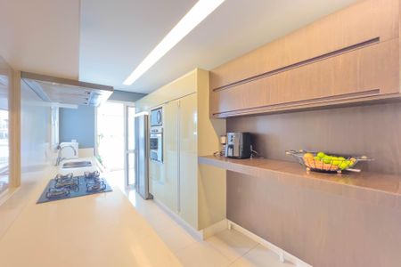 Apartamento à venda com 127m², 3 quartos e 2 vagas Apartamento à venda com 127m², 3 quartos e 2 vagasCozinha