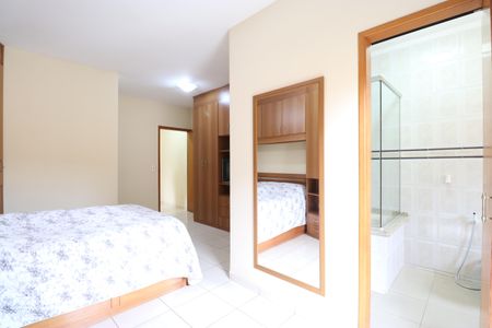 Casa à venda com 263m², 3 quartos e 4 vagasSuíte