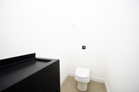 Casa à venda com 417m², 4 quartos e 4 vagas Casa à venda com 417m², 4 quartos e 4 vagaslavabo