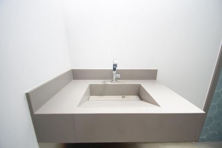 Casa à venda com 417m², 4 quartos e 4 vagas Casa à venda com 417m², 4 quartos e 4 vagasbanheiro piscina