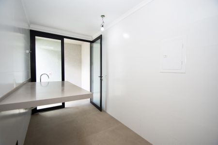 Casa à venda com 417m², 4 quartos e 4 vagas Casa à venda com 417m², 4 quartos e 4 vagaslavanderia fundos