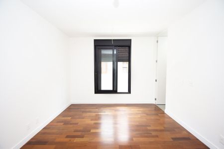 Casa à venda com 417m², 4 quartos e 4 vagas Casa à venda com 417m², 4 quartos e 4 vagassuite 2