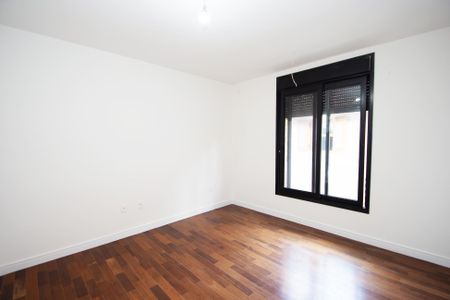 Casa à venda com 417m², 4 quartos e 4 vagas Casa à venda com 417m², 4 quartos e 4 vagassuite 4