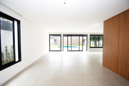 Sala de casa à venda com 4 quartos, 417m² em Alto de Pinheiros, São Paulo