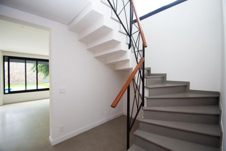 acesso ao 2º piso de casa à venda com 4 quartos, 417m² em Alto de Pinheiros, São Paulo