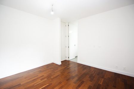 Casa à venda com 417m², 4 quartos e 4 vagas Casa à venda com 417m², 4 quartos e 4 vagassuite 3